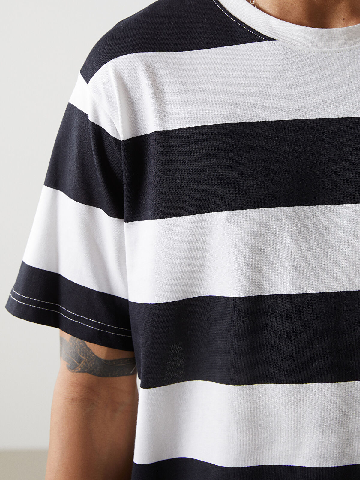 تی شرت مردانه 30408 مارک LC WAIKIKI