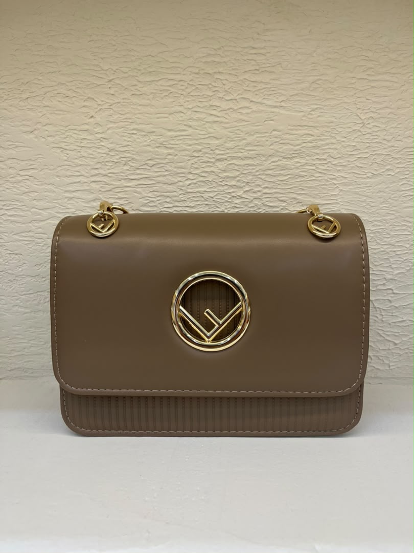 کیف وارداتی چرم فندی 420225