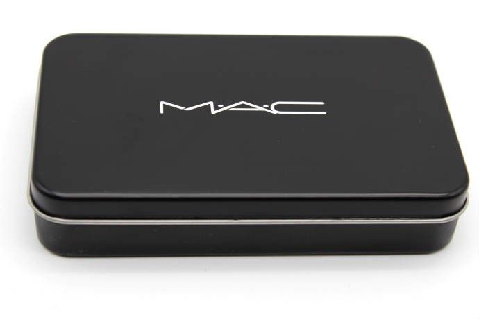 ست برس ارایشی 12 عددی MAC  کد 14110 (viva)