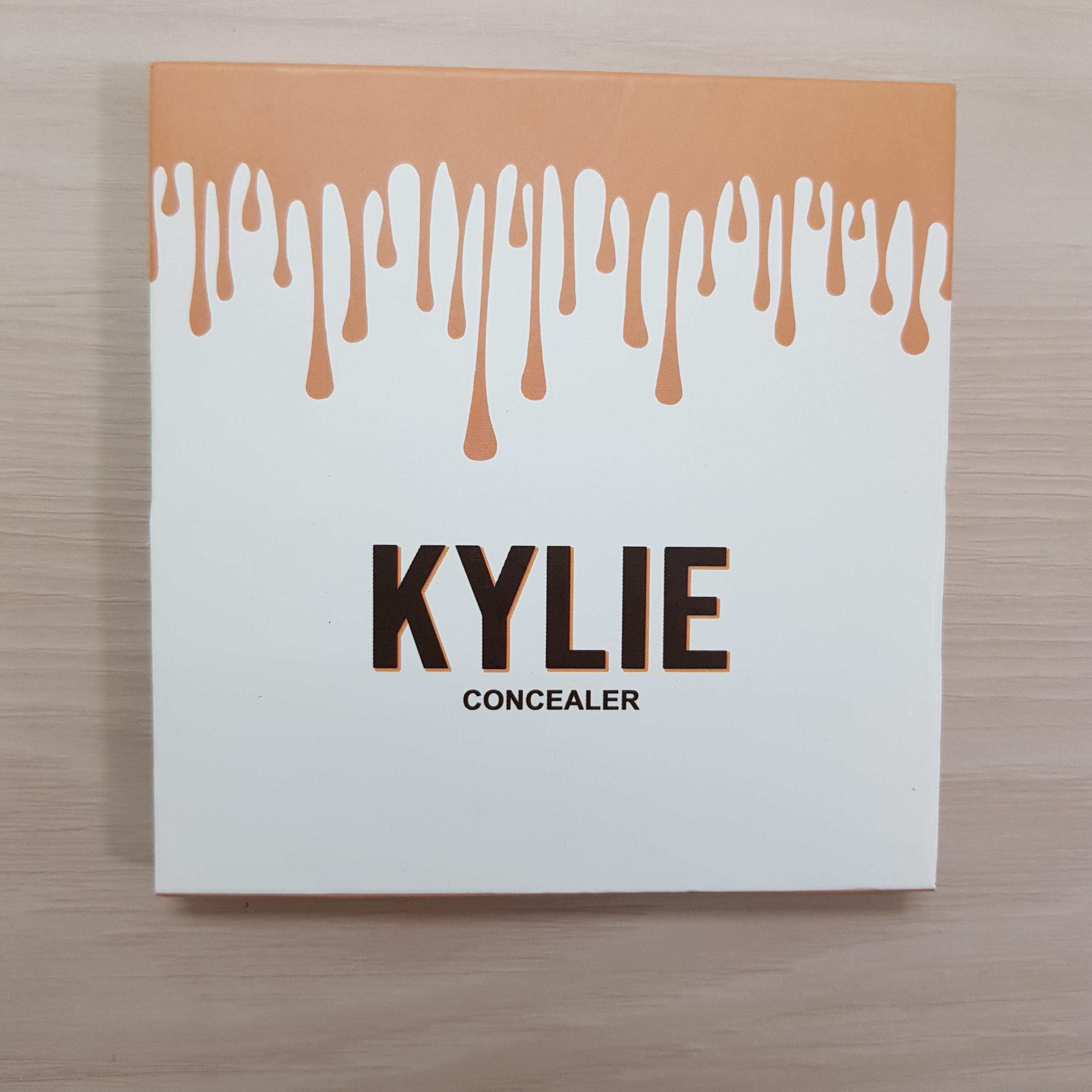 پالت کانسیلر و کانتور  kylie 700636