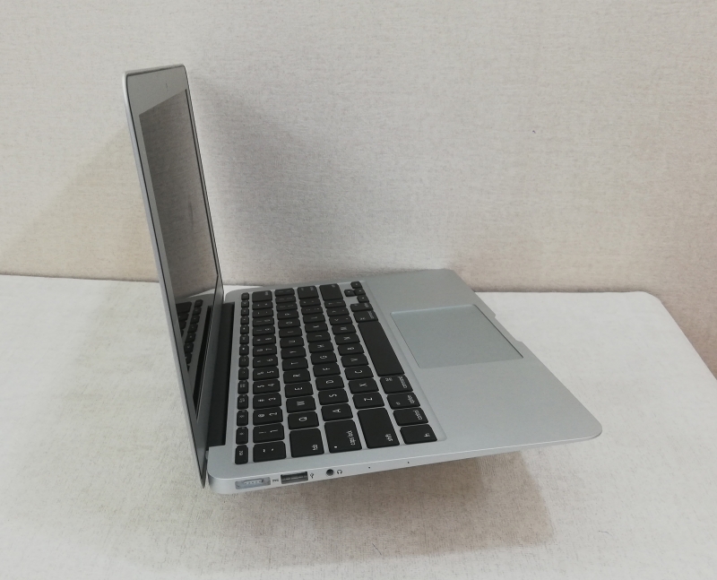 لپ تاپ استوک MacBookAir A1465 6437 کد 17924