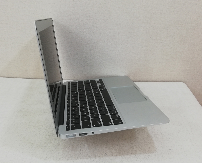 لپ تاپ استوک MacBookAir A1465 6437 کد 17924