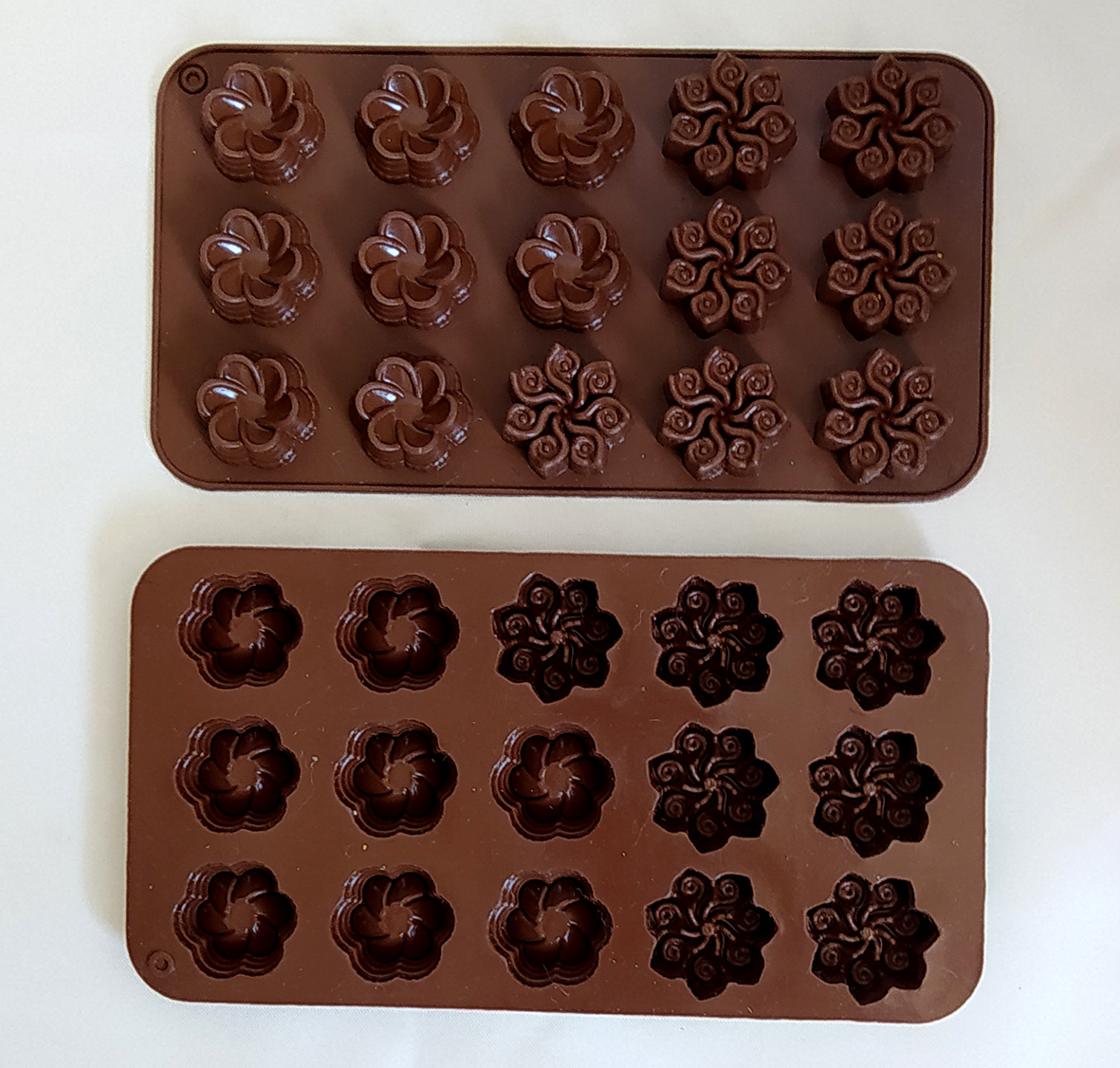 قالب شکلات سیلیکونی طرح گل کد 220389