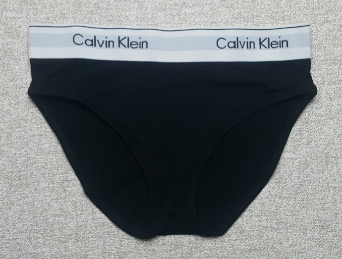 ست ورزشی دو تیکه زنانه برند CALVIN KLEIN کد3405