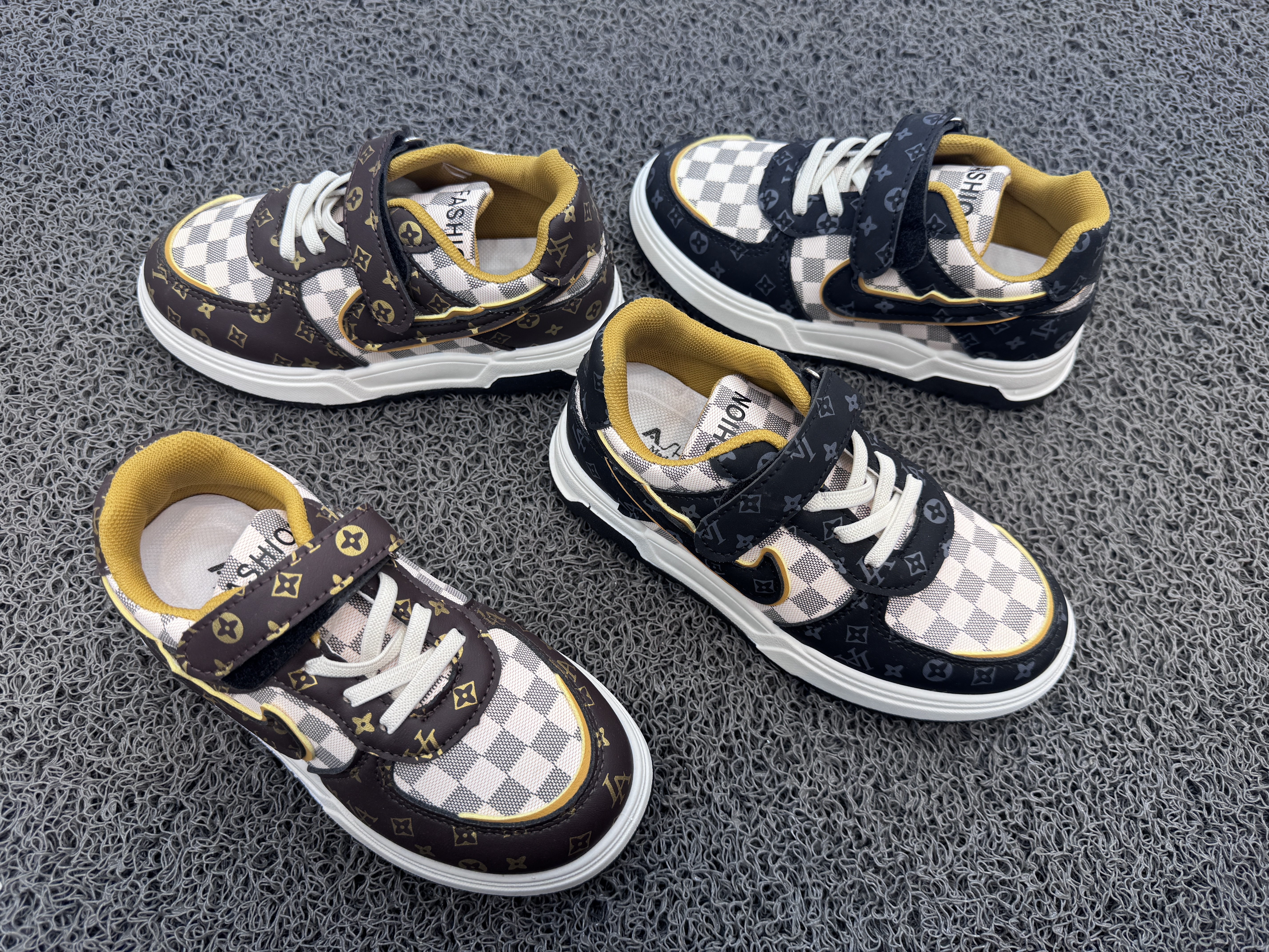 کفش اسپورت مارک A shoes سایز 32 تا 37 کد 2082