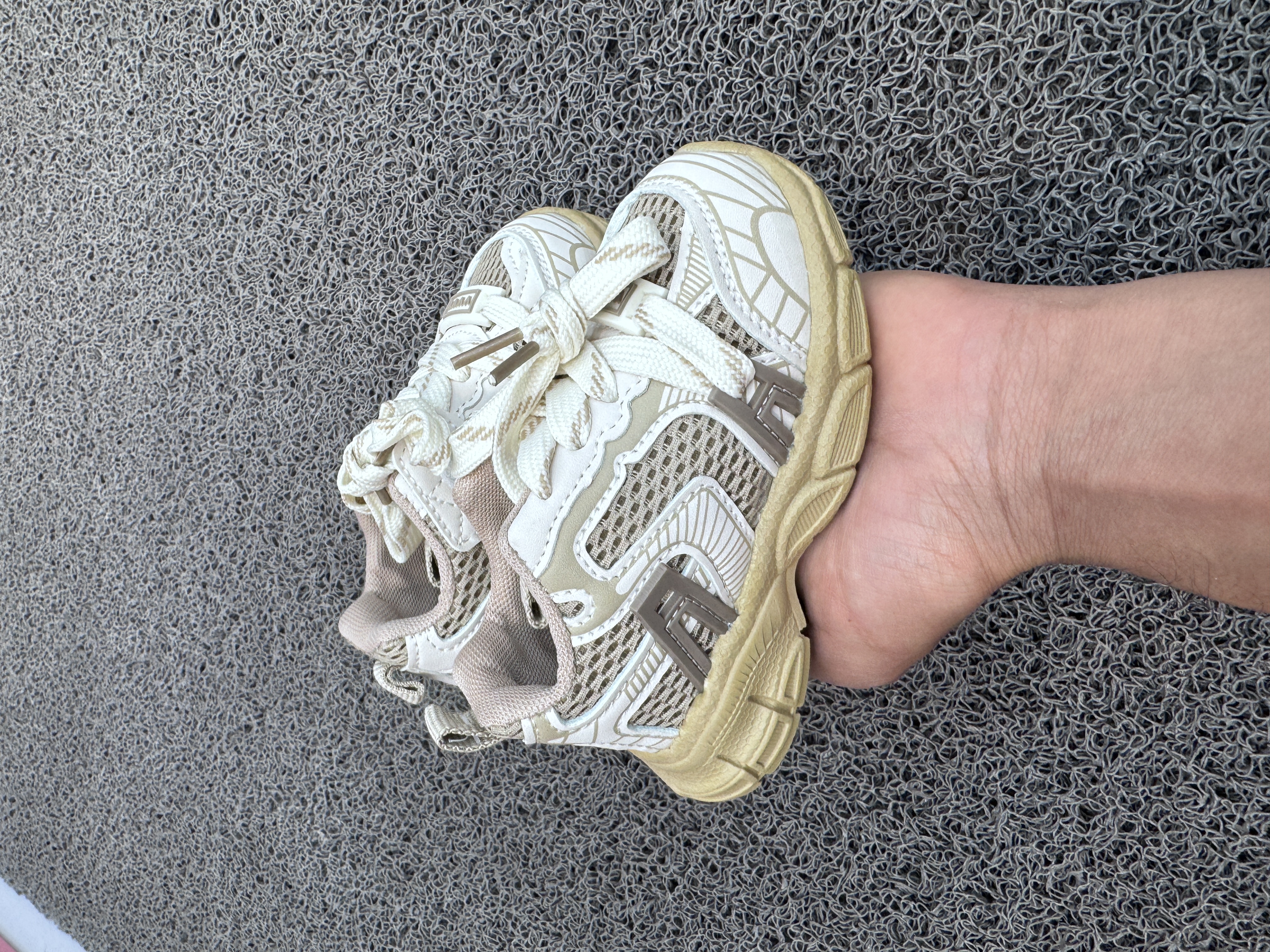 کفش اسپورت مارک K shoes  سایز 21 تا 25 کد 2102