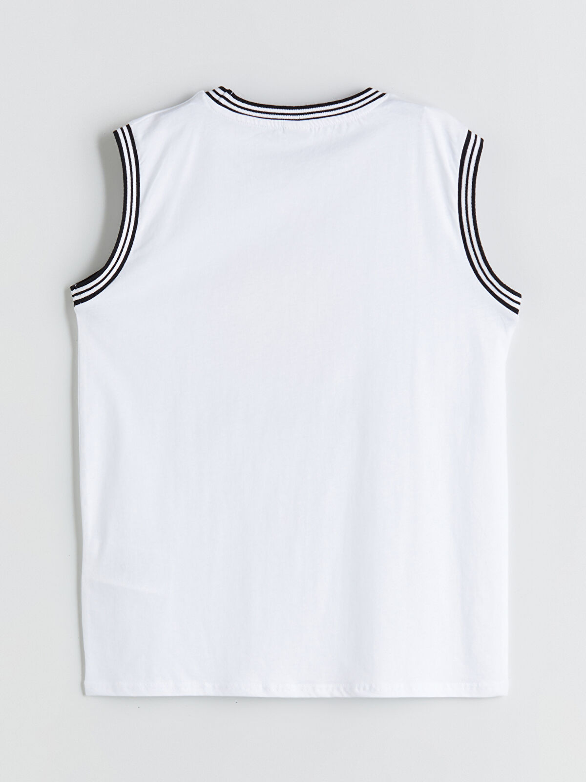 تاپ پسرانه 30511 سایز 6 تا 14 سال کد 2 مارک LC WAIKIKI